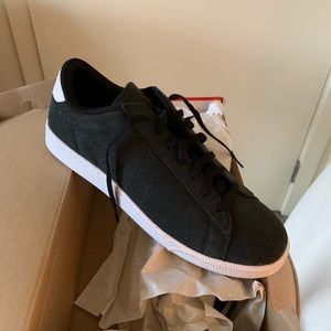 Nike Tennis Classic Suede 12